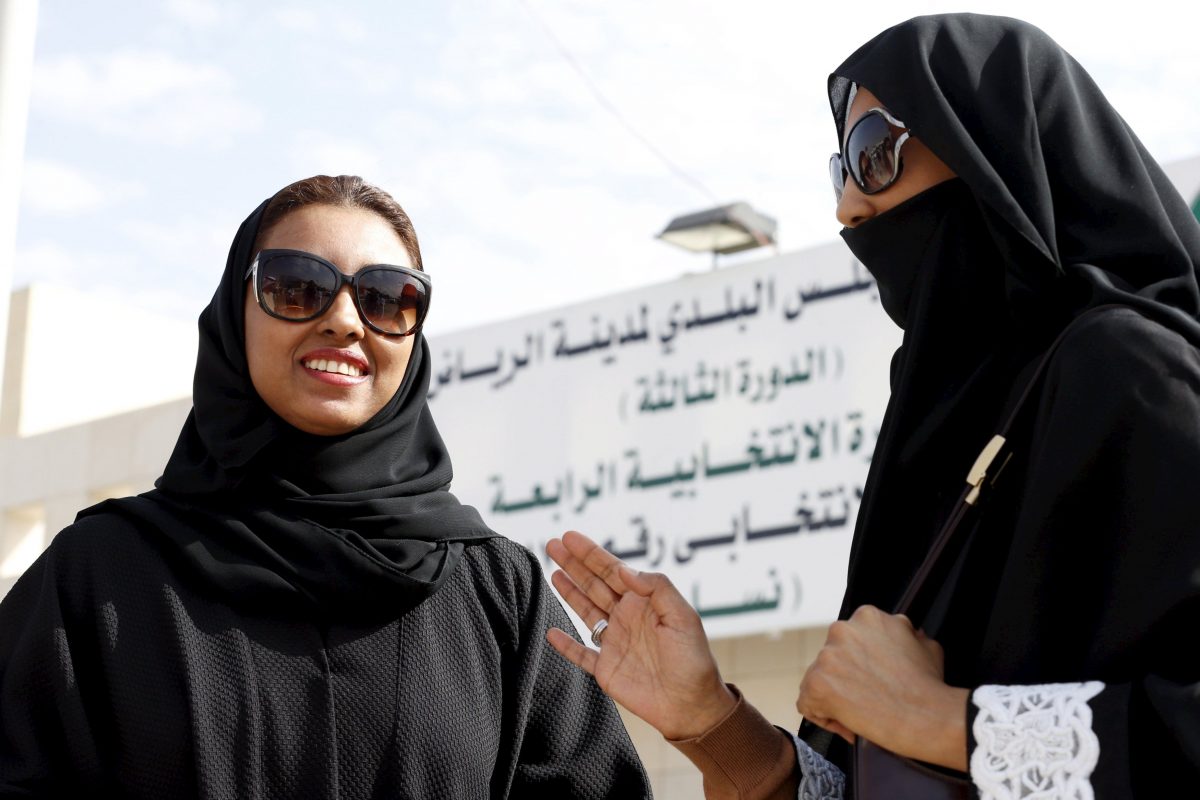 Mulheres sauditas não precisam usar abaya, diz príncipe